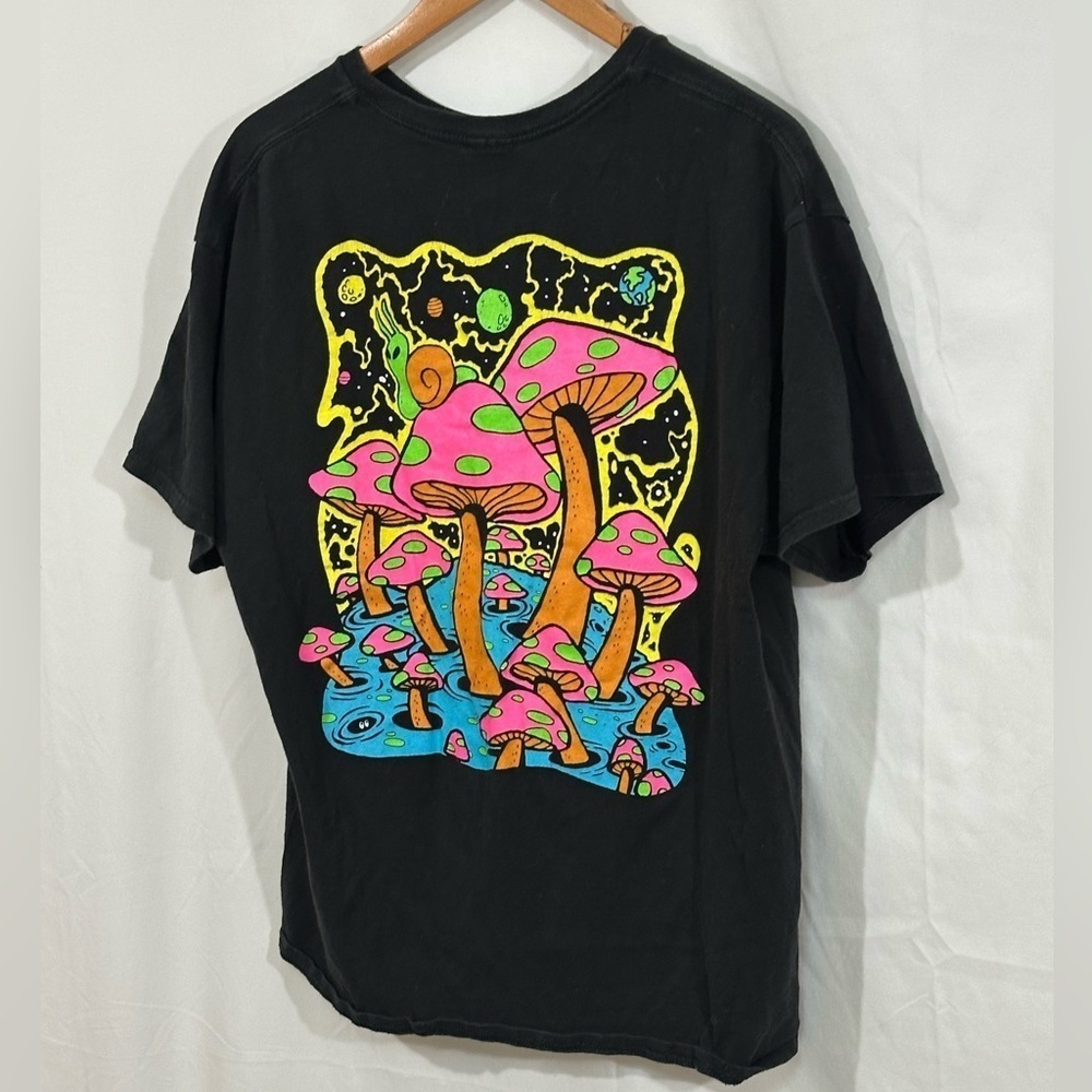 ALAB Psychedelic Mushroom Snail Graphic Tee – Black – Size Large - Picture 3 of 4